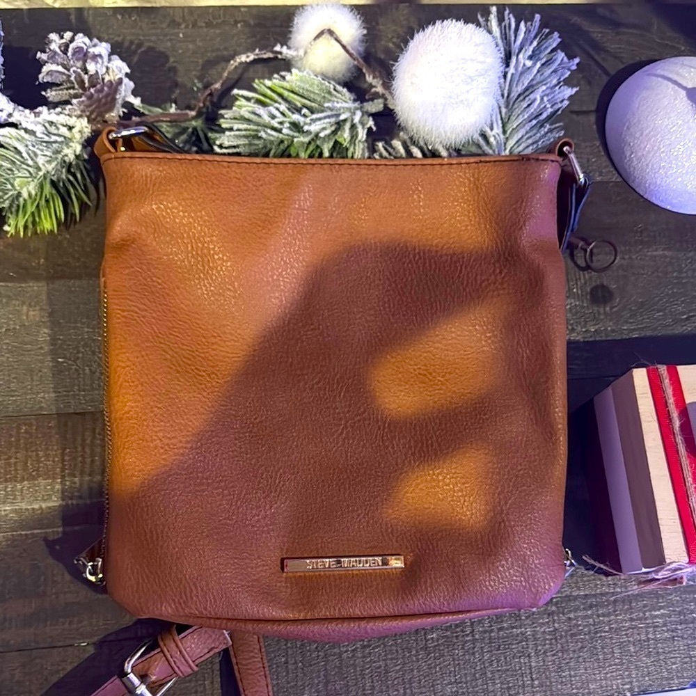Steve Madden Brown Crossbody Bag with Leather Material and Minimalist Design - Picture 5 of 9